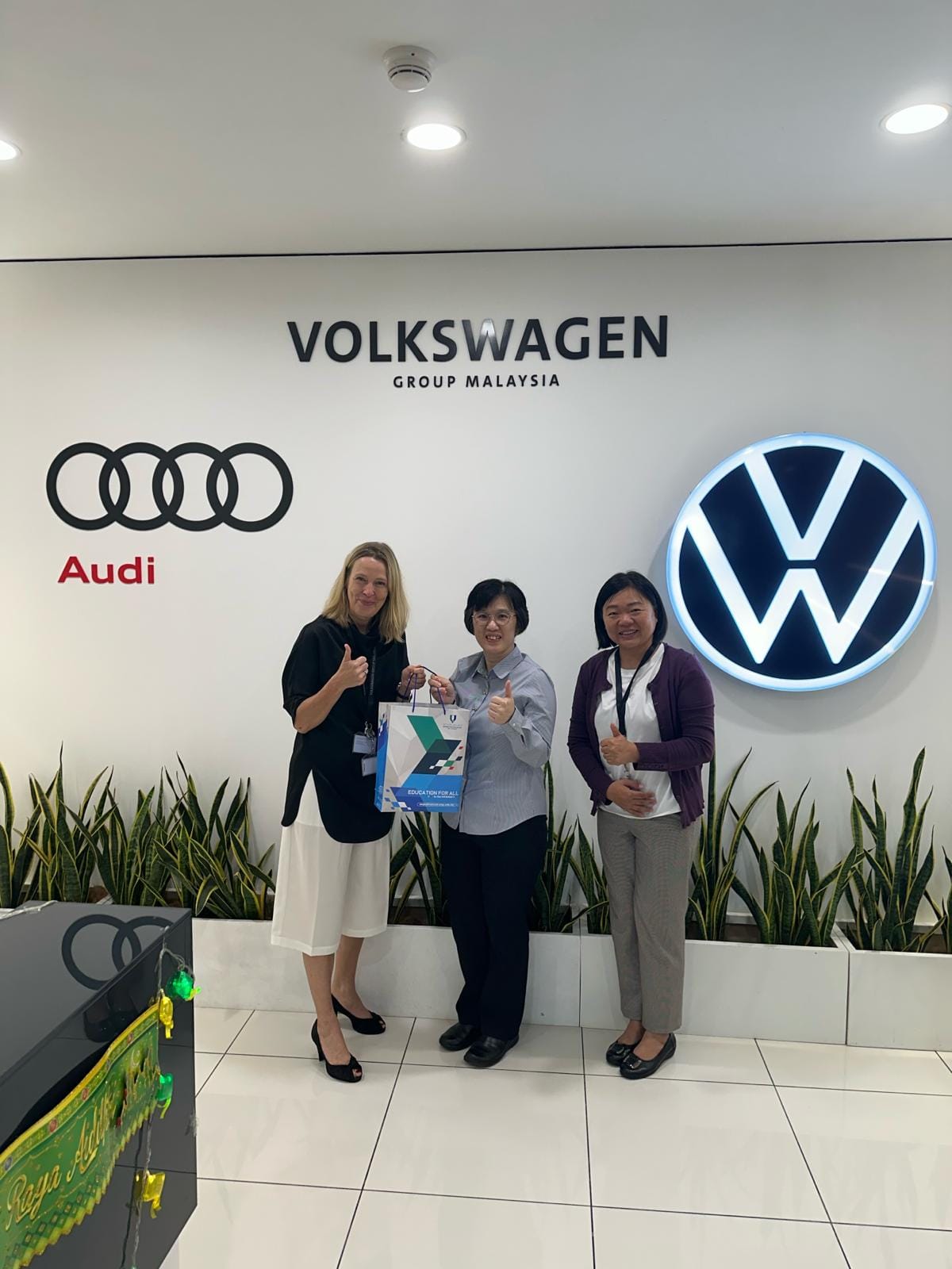 KUNJUNGAN HORMAT KE VOLKSWAGEN GROUP MALAYSIA SDN. BHD.